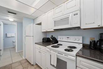 8815 Thomas Dr in Panama City Beach, FL - Building Photo - Building Photo