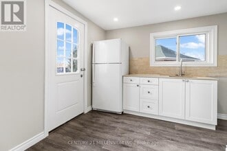 1424 Beaverdams Rd in Thorold, ON - Building Photo - Building Photo