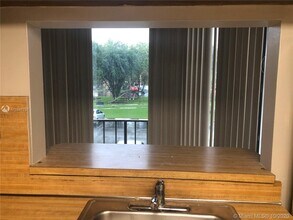 9440 W Flagler St-Unit -206 in Miami, FL - Building Photo - Building Photo