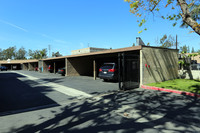 Lewis Country Woods Apartments in Garden Grove, CA - Foto de edificio - Building Photo