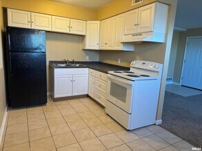 415 W Cedar Ln Dr in Walcott, IA - Building Photo - Building Photo