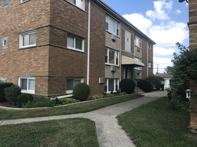 8616 47th St, Unit 1N in Lyons, IL - Building Photo - Building Photo