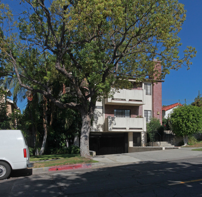 557 E Cypress Ave in Burbank, CA - Building Photo - Building Photo