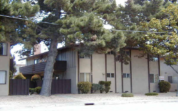 136 S Bernardo Ave in Sunnyvale, CA - Foto de edificio - Building Photo