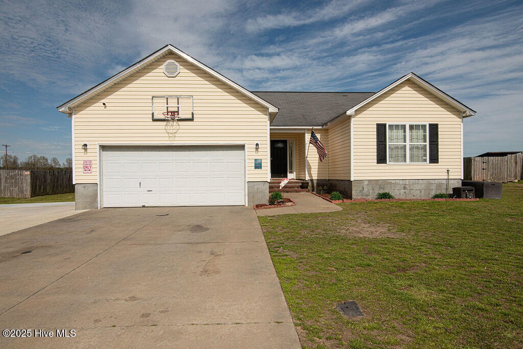 202 Quarry Trail in Richlands, NC - Building Photo