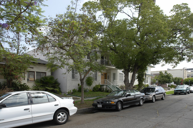 5715 Camerford Ave in Los Angeles, CA - Building Photo - Building Photo