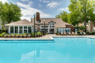 1070 Main Apartments in Hendersonville, TN - Building Photo