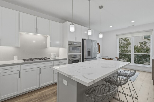 property at 5515 Venice St