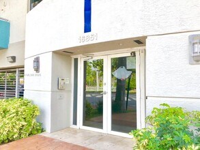 16851 NE 35th Ave in North Miami Beach, FL - Building Photo - Building Photo