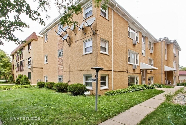 property at 5482 W Higgins Ave