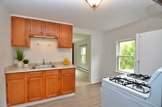 10 Mountain Orchard Rd in Bethel, CT - Building Photo - Building Photo