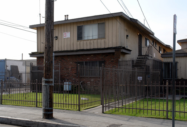 4030-4034 W 111th St in Inglewood, CA - Building Photo - Building Photo