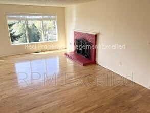 5631 16th Ave SW in Seattle, WA - Building Photo - Building Photo