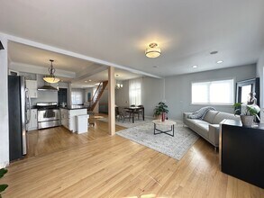 4142 N Maplewood Ave, Unit K09J in Chicago, IL - Building Photo - Building Photo
