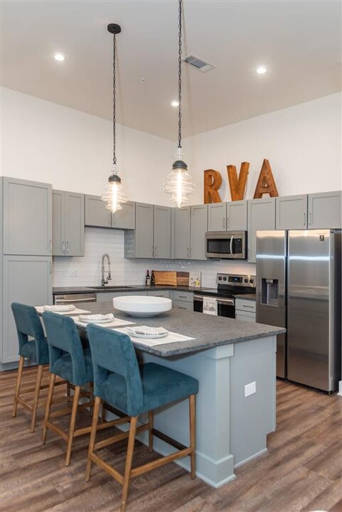 Livingston Flats Apartment in Chesterfield, VA - Foto de edificio