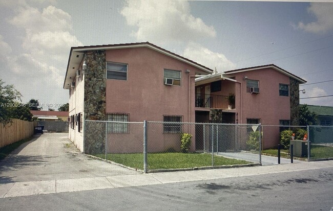 2168 NW 34th St in Miami, FL - Building Photo - Building Photo
