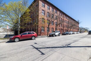 335 Cypress St in Manchester, NH - Building Photo