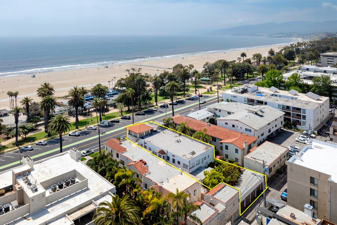 927 Ocean Ave in Santa Monica, CA - Foto de edificio