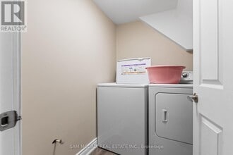 1821 Christopher Rd in Mississauga, ON - Building Photo - Building Photo