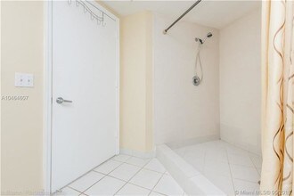 1881 79th Street Causeway-Unit -1807 in Miami Beach, FL - Building Photo - Building Photo