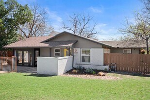 3203 S Oak Dr in Austin, TX - Building Photo