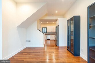 412 Sepviva St in Philadelphia, PA - Building Photo - Building Photo