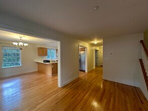 18 Edgemoor Cir in Wellesley, MA - Building Photo - Building Photo
