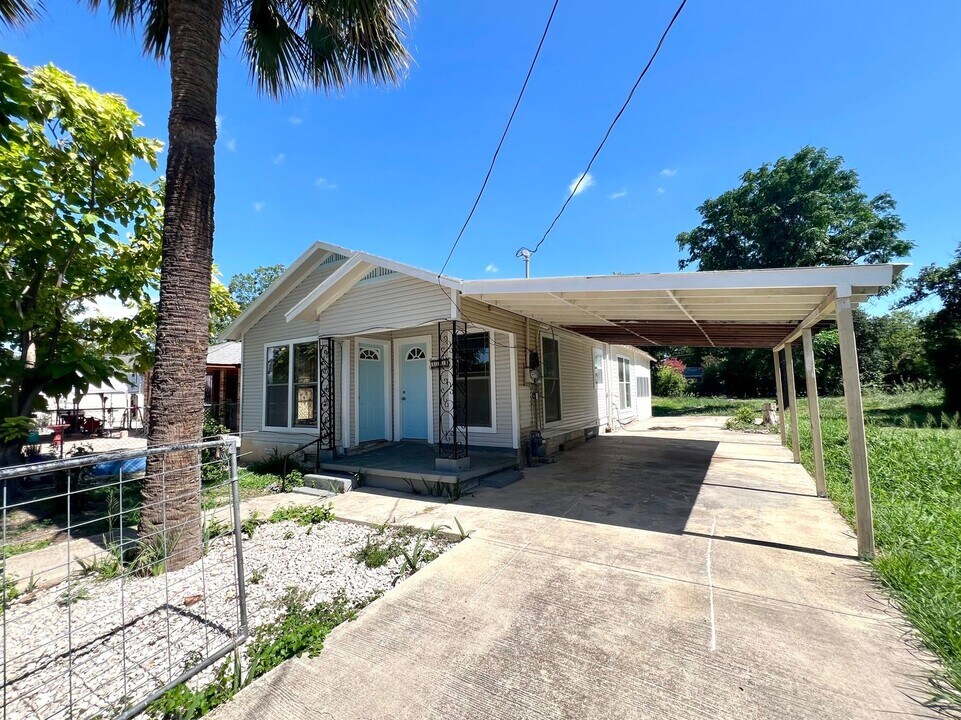 2121 Tampico St in San Antonio, TX - Building Photo