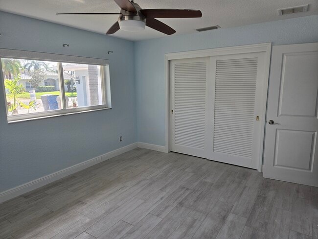 11140 5th St E in Treasure Island, FL - Building Photo - Building Photo