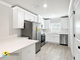 121 Midway Rd in Ocala, FL - Building Photo