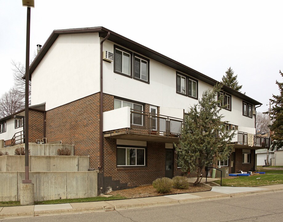 Hanover Townhouses in St. Paul, MN - Building Photo