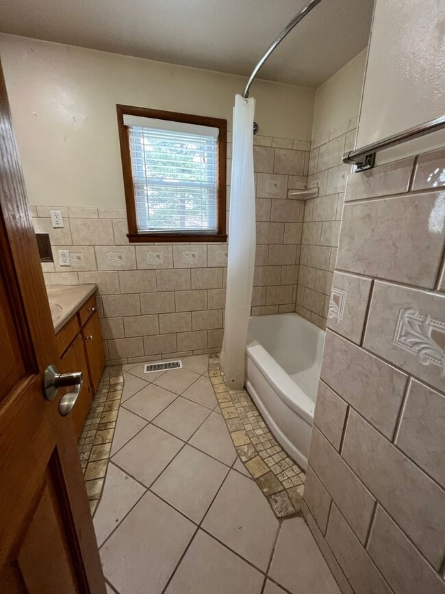 property at 3022 Losey Blvd S
