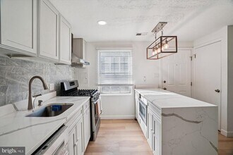 1925 Dutch Village Dr in Hyattsville, MD - Building Photo - Building Photo