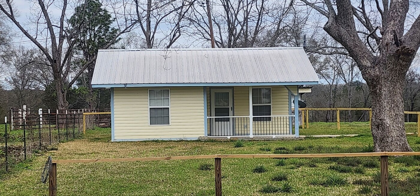 13230 MS-26 in Lucedale, MS - Building Photo