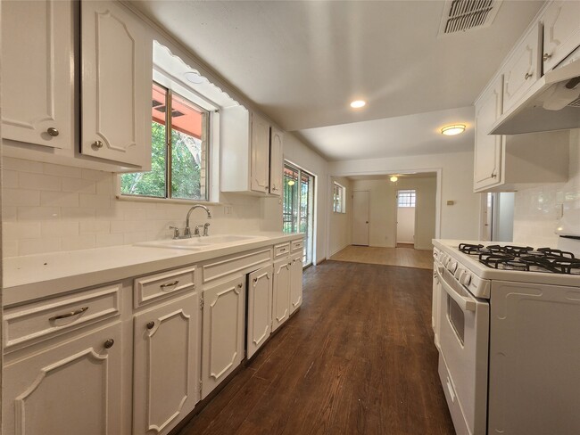 1602 W Gulf Bank Rd