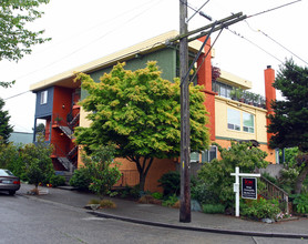 717 NW 70th St in Seattle, WA - Foto de edificio - Building Photo