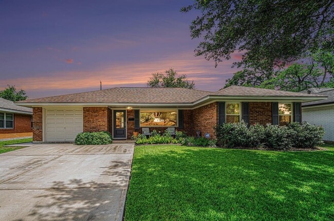 property at 2306 Cheshire Ln