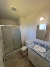 564 N Dwight Ave in Farmersville, CA - Building Photo - Building Photo