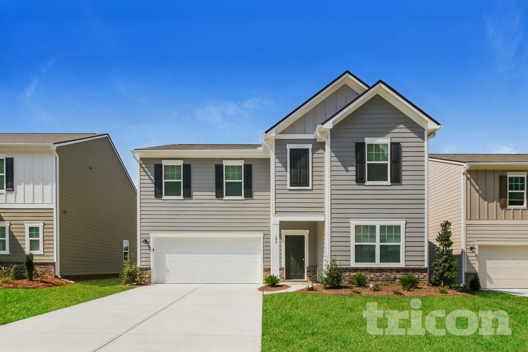 192 Hynes St in Bethlehem, GA - Foto de edificio