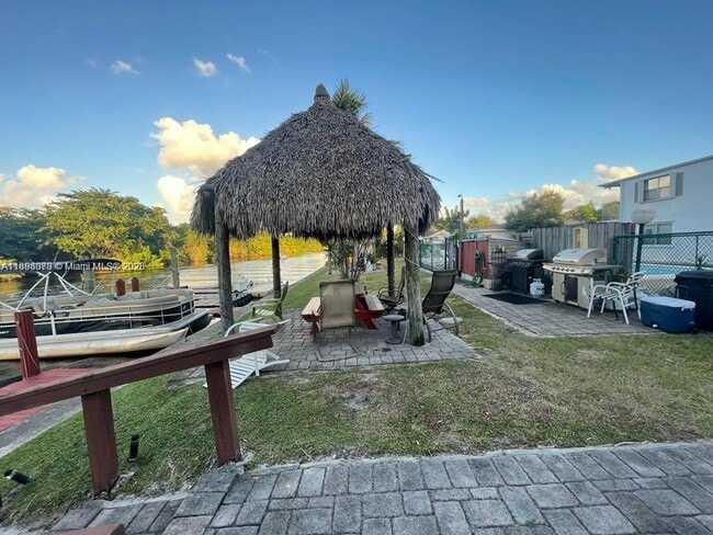property at 3211 SW 44th St