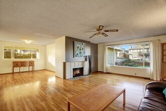 17311 NE 19th Pl in Bellevue, WA - Building Photo - Building Photo