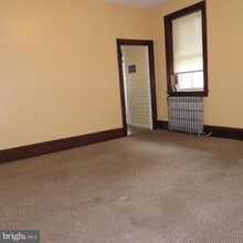 103 N Earl St in Shippensburg, PA - Building Photo - Building Photo