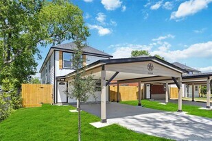 1056 North Ln in Houston, TX - Building Photo