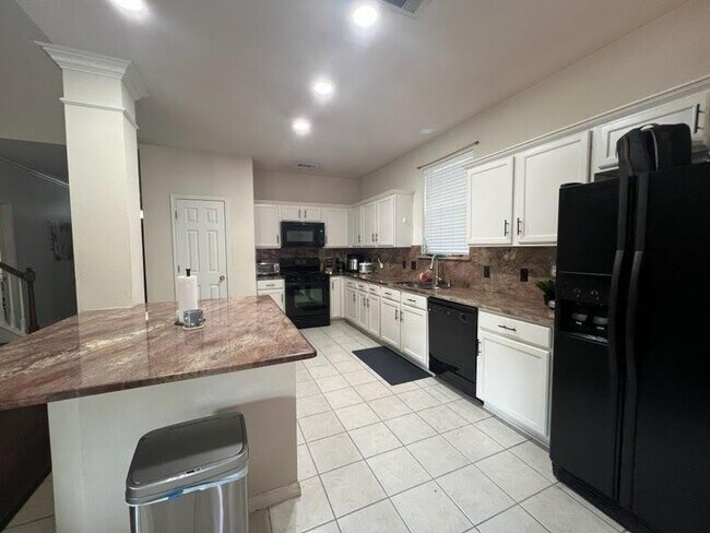 2301 Lou John St in Austin, TX - Building Photo - Building Photo