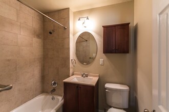 Hilltop Apartments in Lakewood, CO - Foto de edificio - Interior Photo