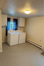 83 Summit Ave in West Warwick, RI - Building Photo - Building Photo