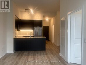 3270 Sheppard Ave E in Toronto, ON - Building Photo - Building Photo