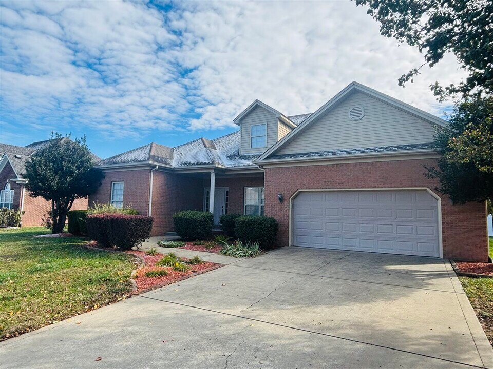 2616 Danhaven Dr in Bowling Green, KY - Building Photo