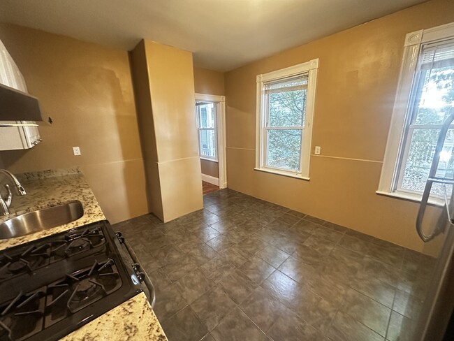 42 Calvin St, Unit 1L in Somerville, MA - Building Photo - Building Photo