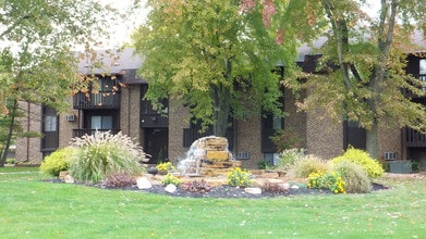 The Meadows in Maumee, OH - Building Photo - Building Photo